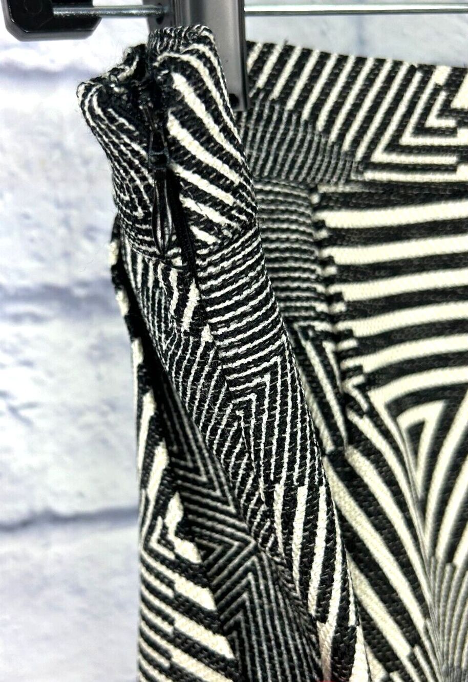 HD In Paris Anthropologie Women Sz MP Petite Black White Geometric Mini Skirt U3 - Picture 8 of 13